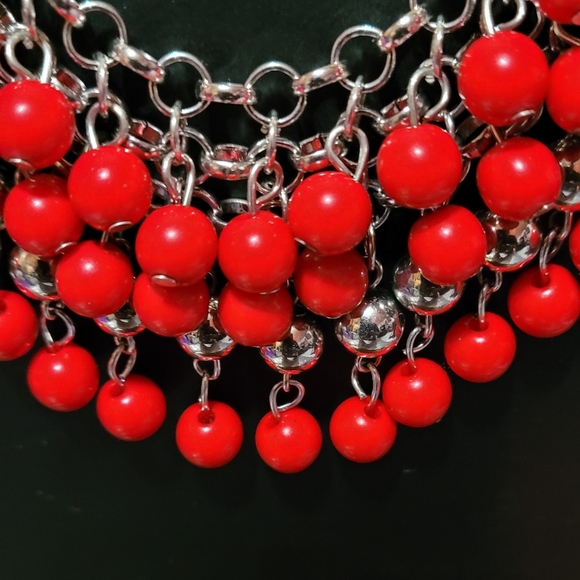 Fabulous Red Beaded Necklace Set! - Picture 5 of 5